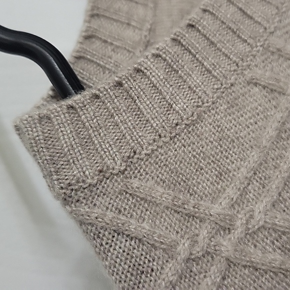 Saks Fifth Avenue Black Label 100% Thick Cashmere Cable Knit Super Plush Sweater - Picture 6 of 8